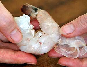 Cleaning prawns
